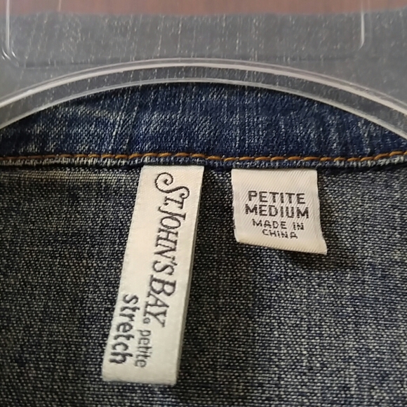 St. John’s Bay Petite Stretch Denim Jacket size Medium Petite - Picture 2 of 4